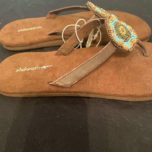 Xhilaration Brown Thong Sandals Size 7 NWT - Picture 2 of 9